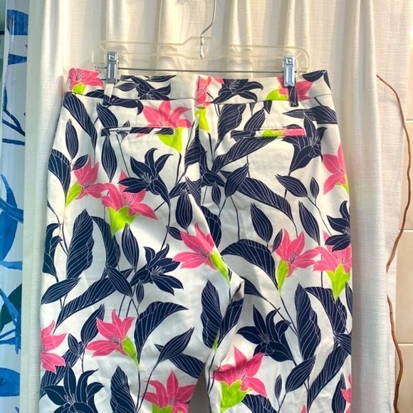 Women’s Lands End Multicolor Floral Flat Front Mid Rise Straight Leg Pants 10 - Picture 5 of 8